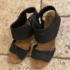 Toms Open Toe Cutout Sandals Black 8